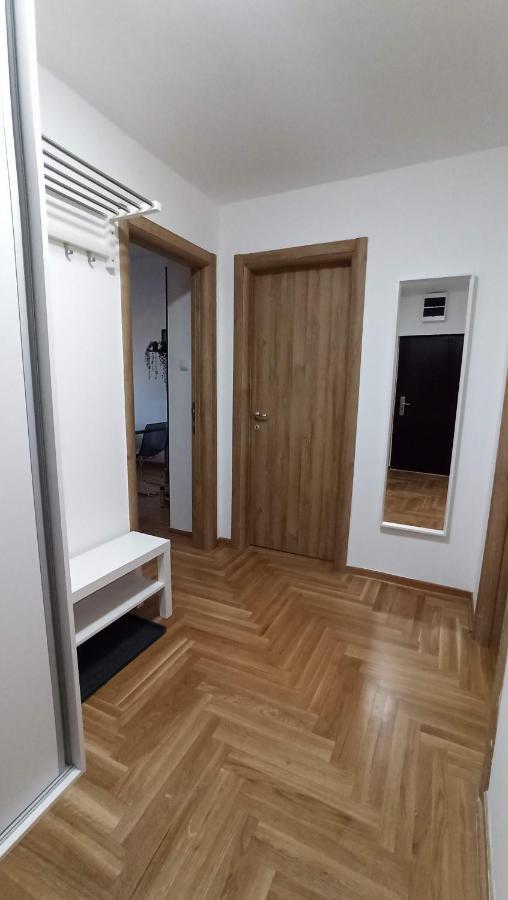Luxury Apartments Parking In Garage Nis Luaran gambar