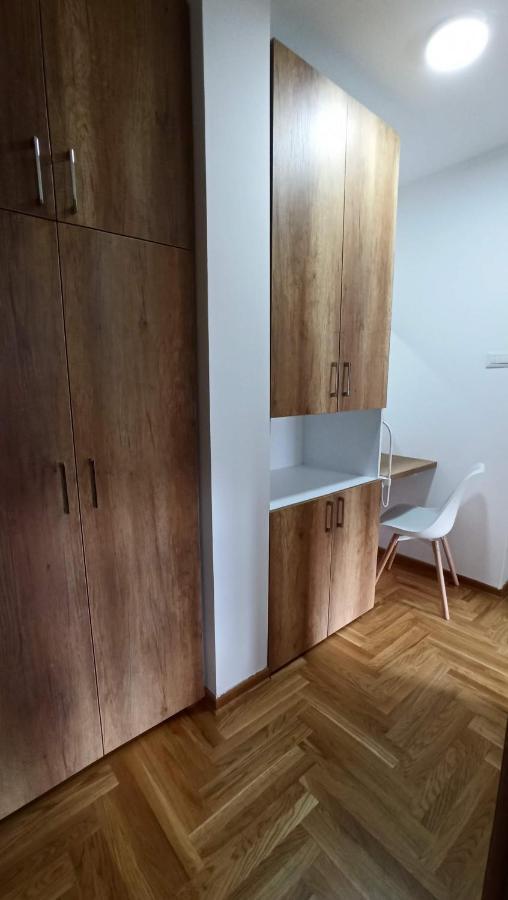Luxury Apartments Parking In Garage Nis Luaran gambar