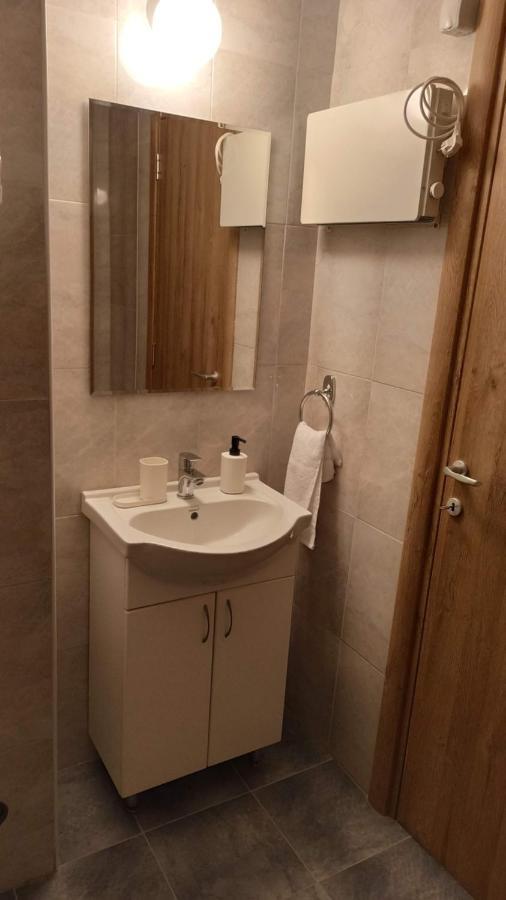 Luxury Apartments Parking In Garage Nis Luaran gambar