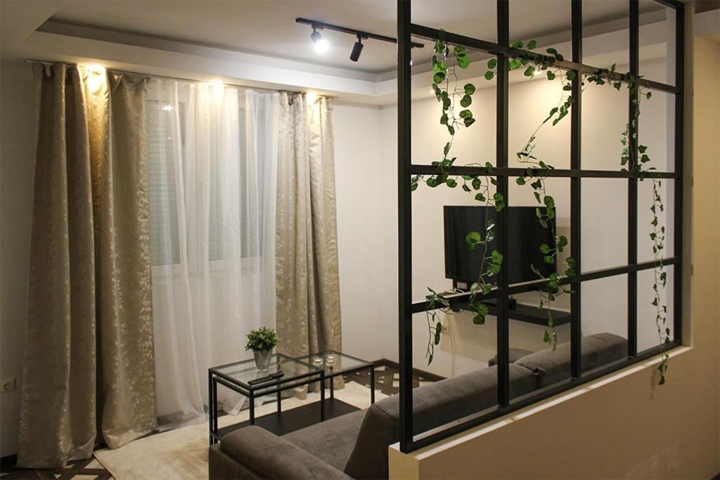 Luxury Apartments Parking In Garage Nis Luaran gambar