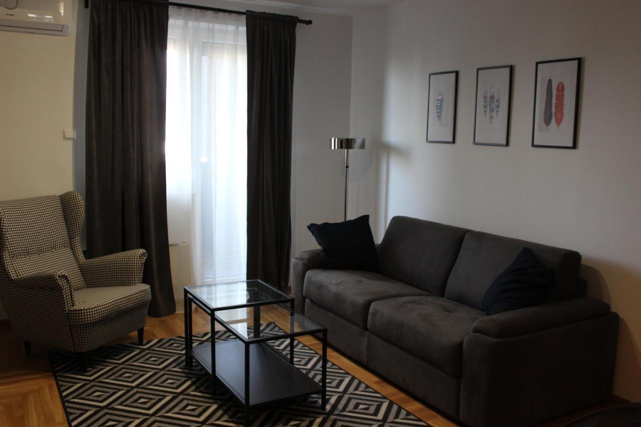Luxury Apartments Parking In Garage Nis Luaran gambar